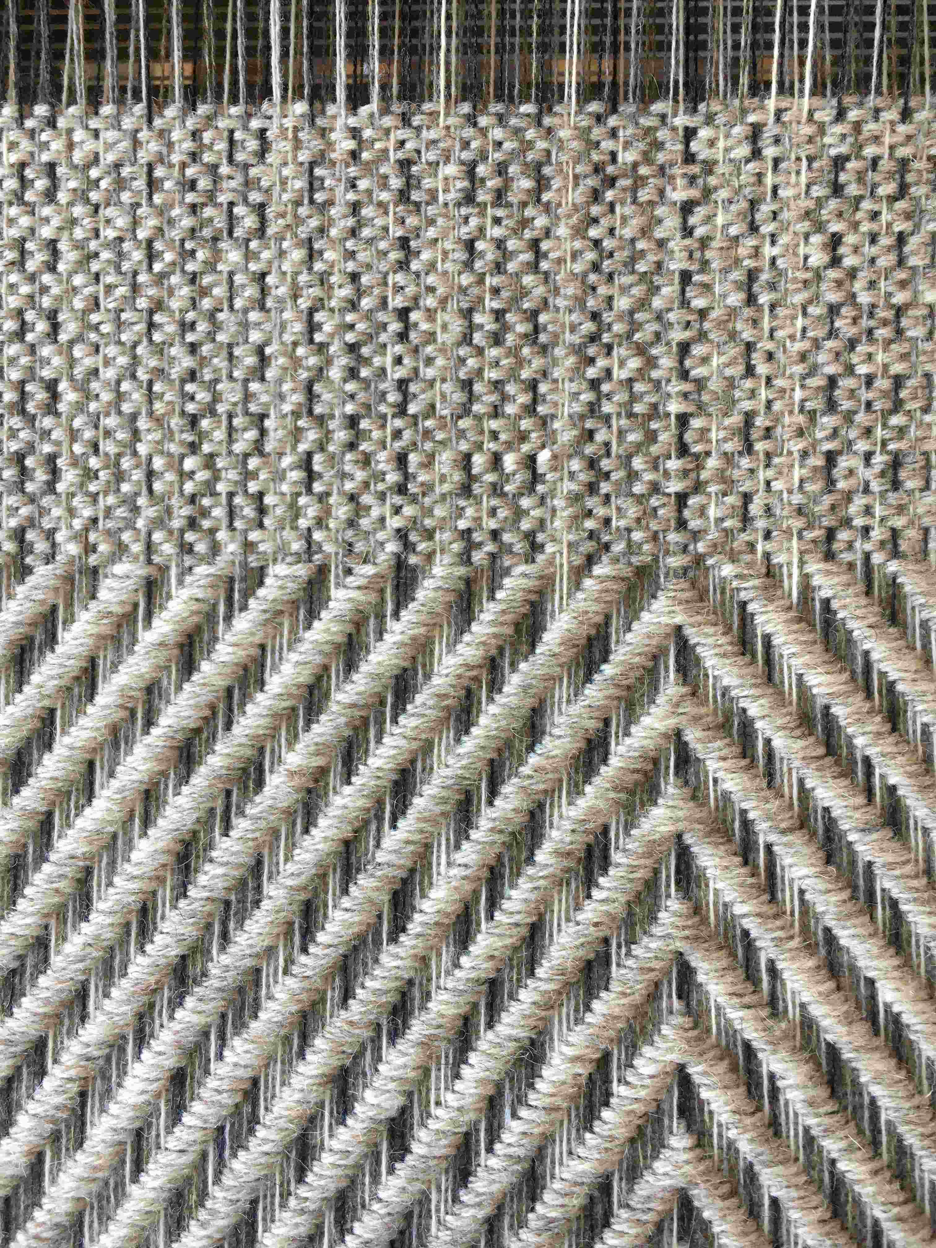 Cushion fabric on the loom