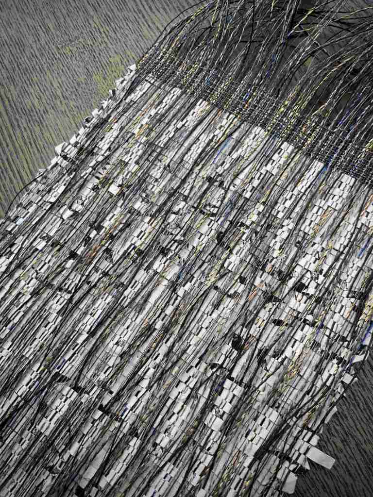 Woven paper with floating warp