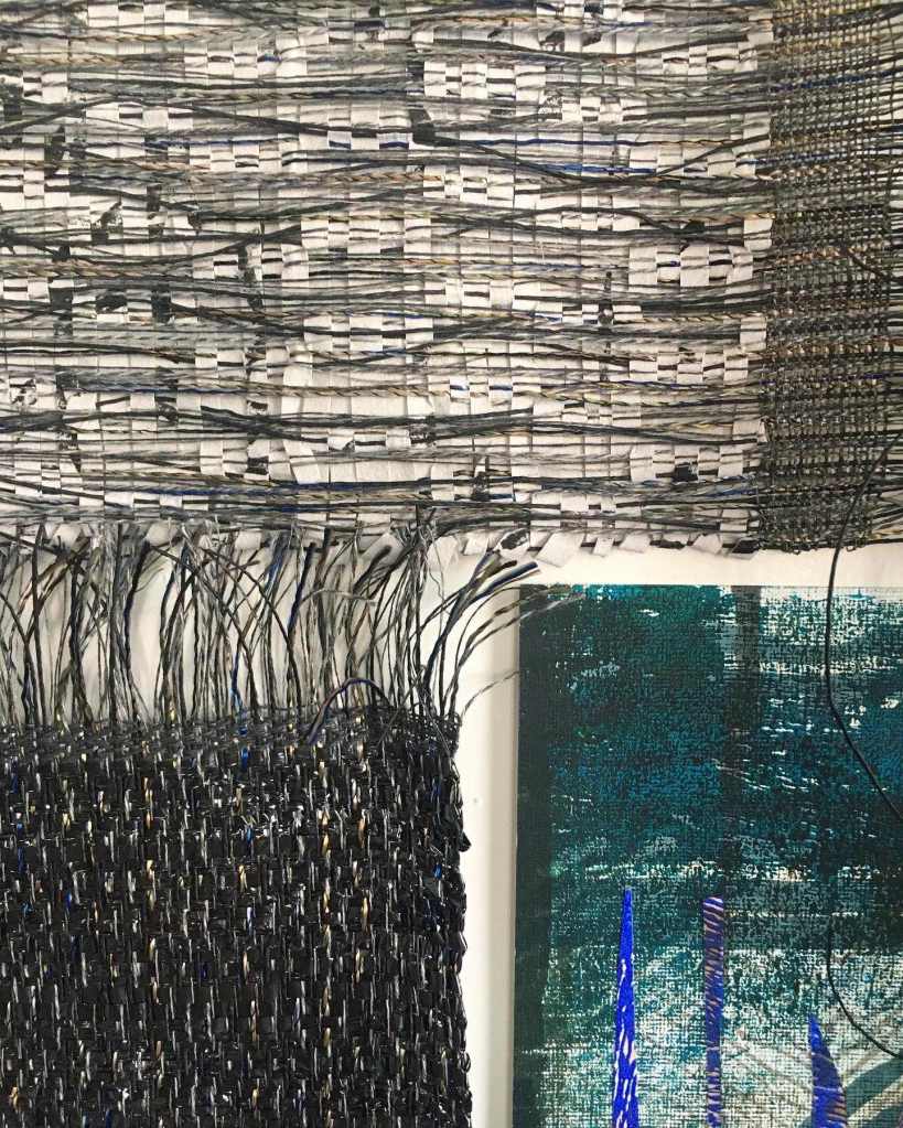 Woven sample with floating threads