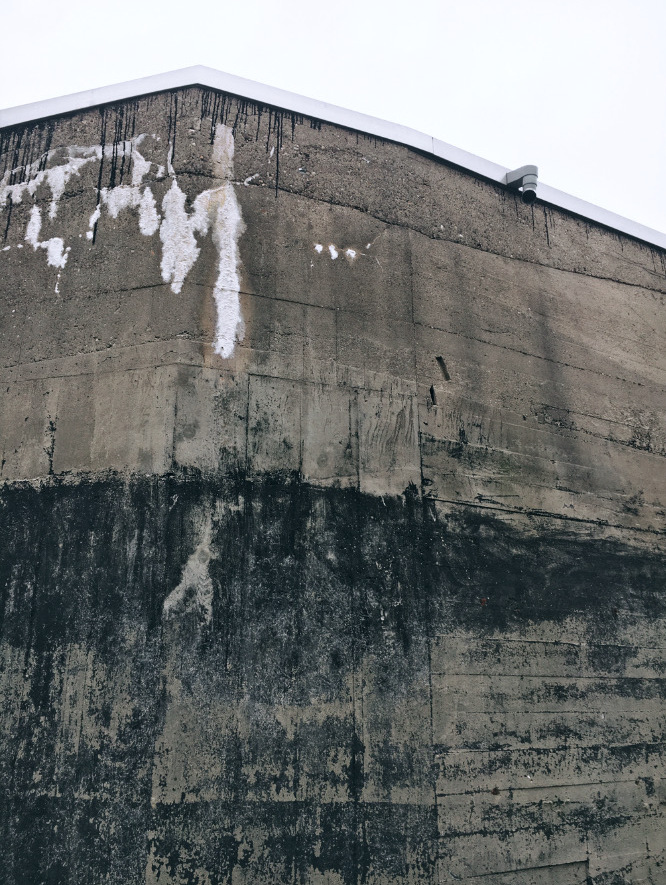 Icoon outside view of bunker