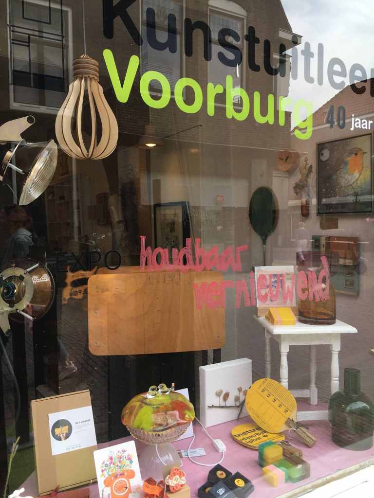 Kunstuitleen Voorburg window