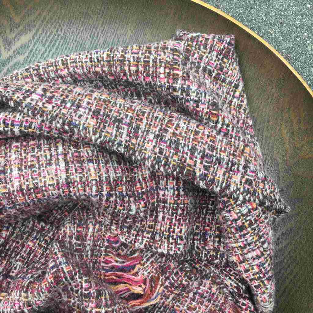 Lambswool scarf in pink and brown