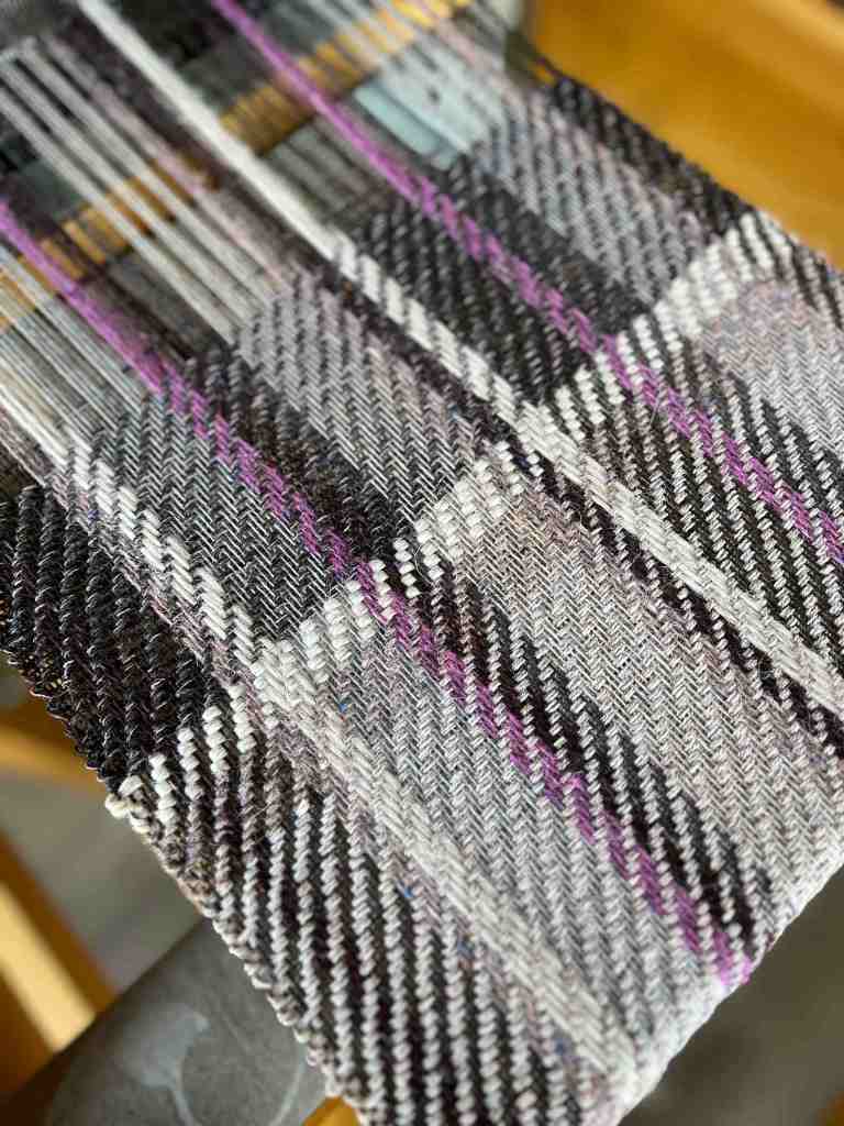 Twill scarf on the loom