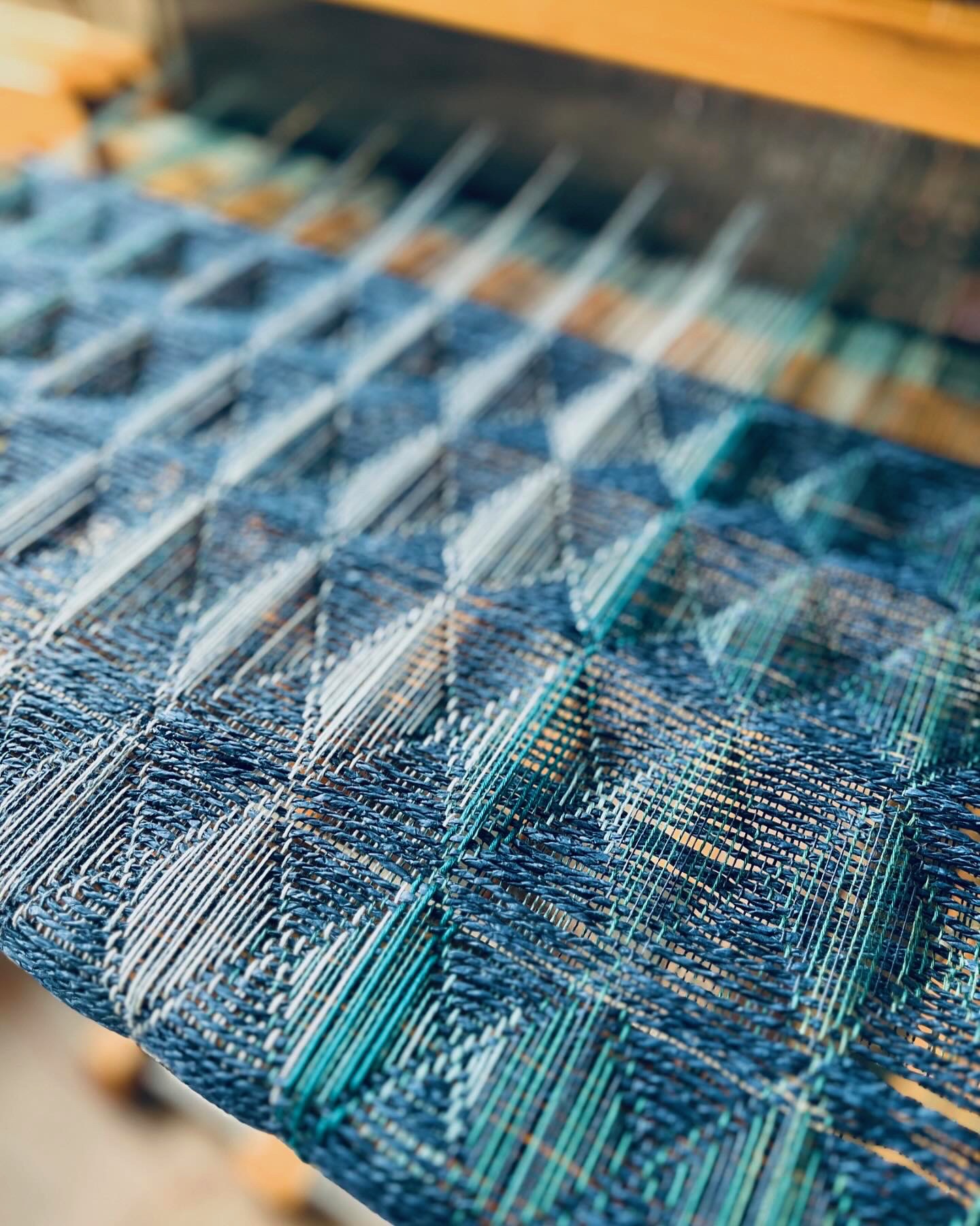 Honeycomb weaving on loom